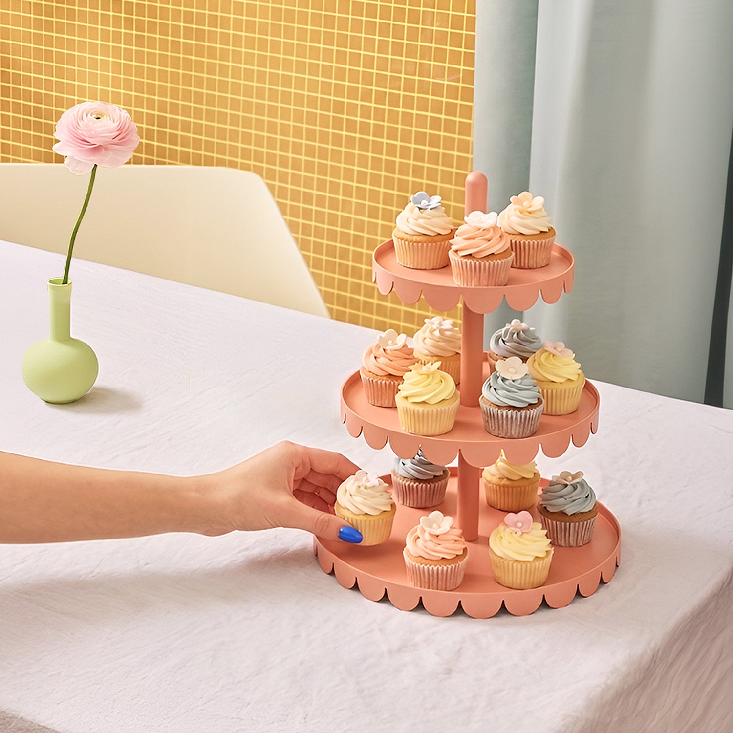Daisy Cake Stand